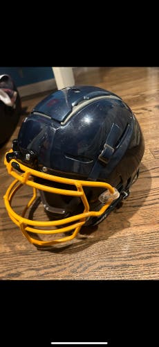 Adult Medium Schutt F7 Helmet (Used)