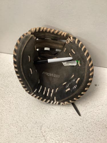 Used Easton PROWESS BB/SB Catchers RH Throw Black 32 1/2" 11443-S000196024
