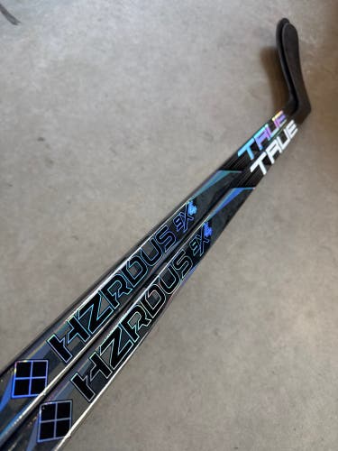 2 PACK P28 85 Flex Senior True Hzrdus Left Handed Hockey Stick Pro Stock NHL (New)