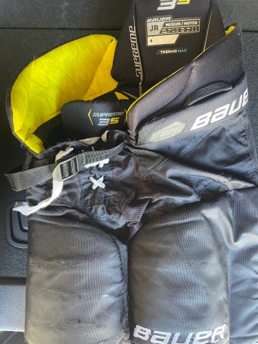 Medium Junior Bauer Supreme 3S Hockey Pants (Used)