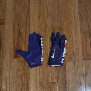 Clemson team issued football gloves
