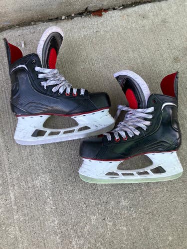 Bauer Vapor X500 Hockey Skates Regular Width | Senior Size: 8