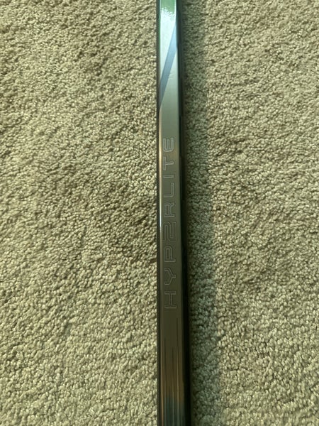 New Junior Bauer Right Handed P28 40 Flex Vapor Hyperlite 2 Hockey Stick