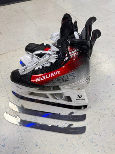 Custom Bauer Vapor Hyperlite 2 Hockey Skates 7.5 (Used)