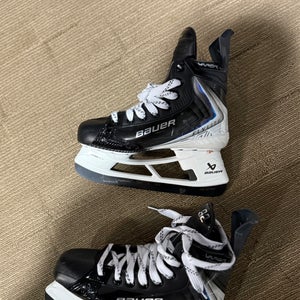 2025 Bauer Vapor Flylite Hockey Skates Regular Width Pro Stock 6 (Used)