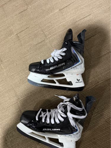 2025 Bauer Vapor Flylite Hockey Skates Regular Width Pro Stock 6 (Used)