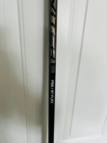 Senior Bauer Black Twitch RH Hockey Stick P92 (New)