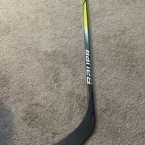 New Junior Bauer Right Handed P92 50 Flex Vapor Hyperlite 2 Hockey Stick