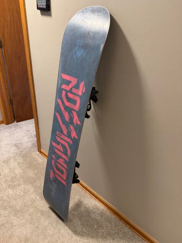 Men's Rossignol District Snowboard 2023 All Mountain With Bindings Soft Flex True Twin (Used)