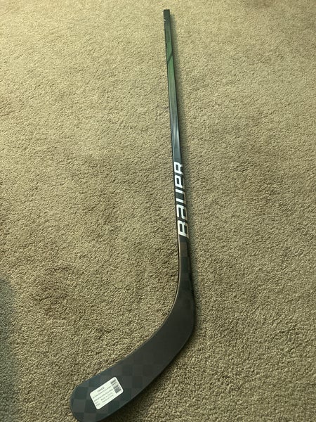 New Junior Bauer Right Handed P92 50 Flex Vapor Hyperlite 2 Hockey Stick