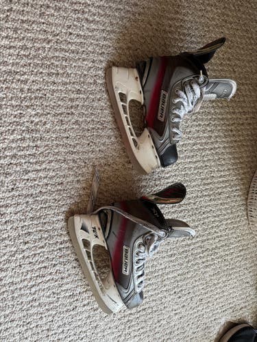 Bauer X70 Hockey Skates Size 3.5 (Used)
