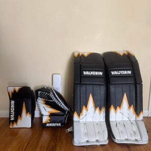 28"  Vaughn Velocity Iceberg Goalie Leg Pads - Special Edition (Used)