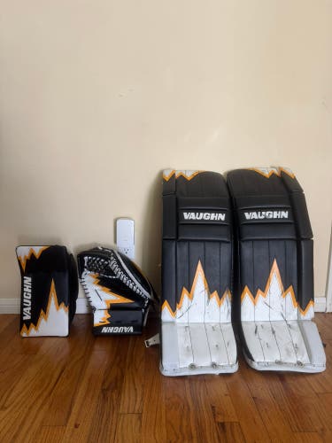 28"  Vaughn Velocity Iceberg Goalie Leg Pads - Special Edition (Used)