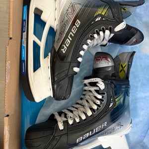 Bauer Vapor Hyperlite 2 Hockey Skates Regular Width 8 Fit 2 Prestine condition  (Used)