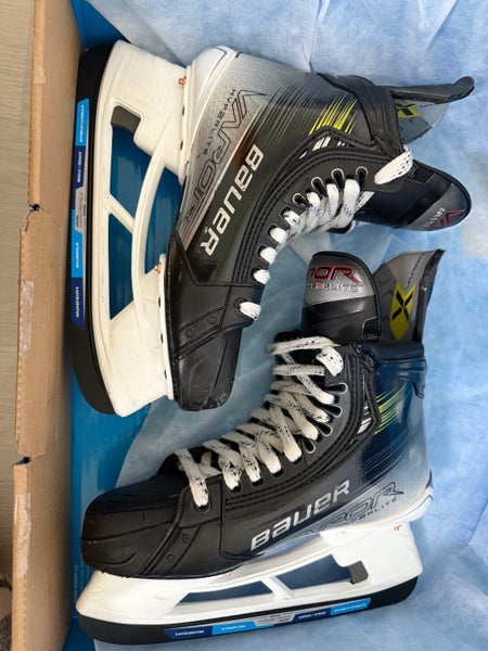Bauer Vapor Hyperlite 2 Hockey Skates Regular Width 8 Fit 2 Prestine condition  (Used)
