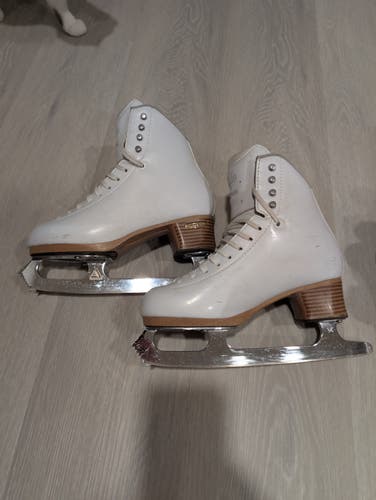 Jackson Ultima Elle Figure Skates B Adult 4.5 (Used)