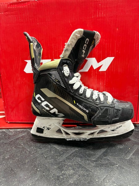 CCM AS-V Hockey Skates Wide Width Size 5.5 (Used)