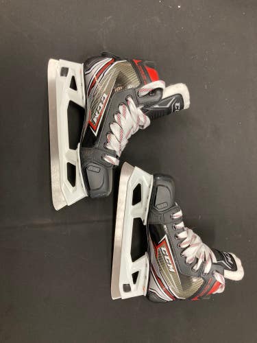 Junior CCM Jetspeed FT460 Hockey Goalie Skates Size 5 (New)