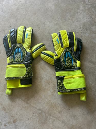 Medium/Large  Goalie Gloves (New)