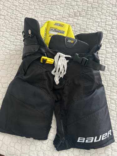 Small Junior Bauer Supreme 3S Pro Hockey Pants (Used)