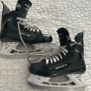 Bauer Supreme Matrix Hockey Skates Size 5.5 (Used)