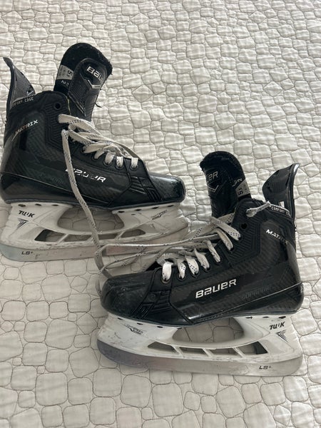 Bauer Supreme Matrix Hockey Skates Size 5.5 (Used)