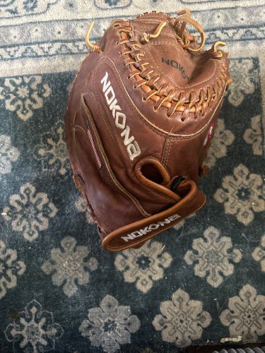 Nokona RH Catcher's Glove 32.5" (Used)