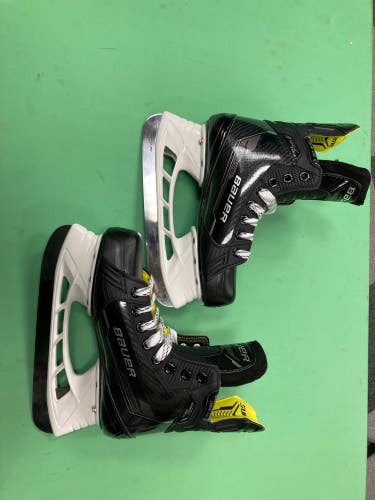 Intermediate Bauer Supreme Ignite Pro+ Hockey Skates Size 4.5 (New)