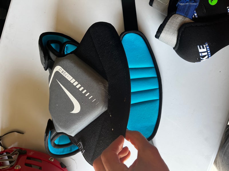 Youth Medium Nike Vapor LT Shoulder Pads (Used)