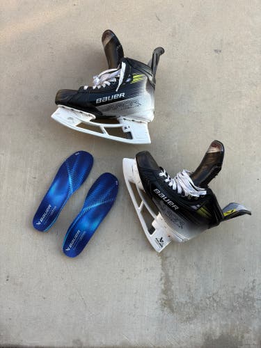 Bauer Vapor Hyperlite 2 Hockey Skates 9.5 (Used)