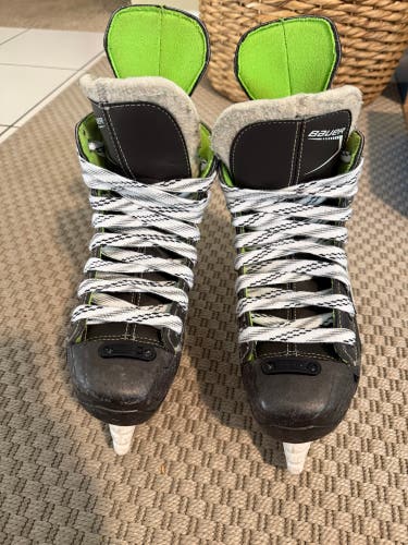 Used Junior Bauer Regular Width Size 3 XLS Hockey Skates