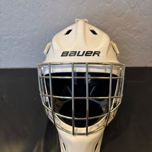 Senior 2024 Bauer NME One Goalie Mask Size Medium( Barely Used)