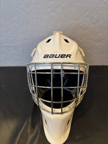 Senior 2024 Bauer NME One Goalie Mask Size Medium( Barely Used)
