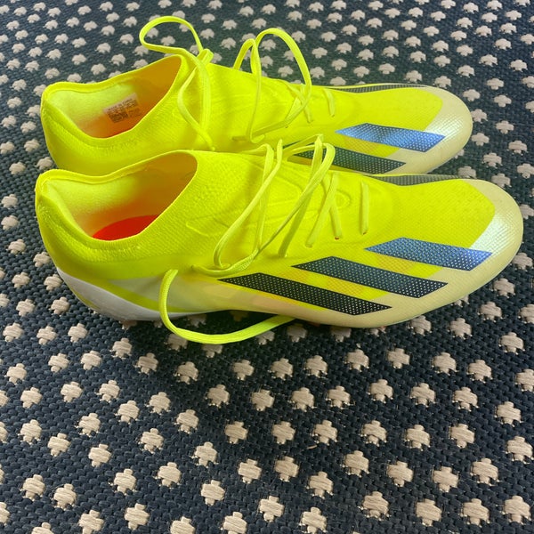 Yellow Men's Size M 9.5 (W 10.5) Adidas Cleats (New)