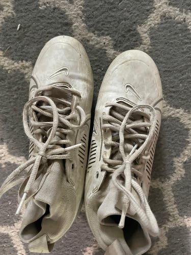Unisex Size M 6.5 (W 7.5) Nike Low Top Molded Cleats (Used)