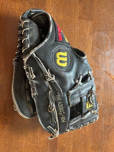 Wilson RH Infield A2000 Softball Glove 12" (Used)
