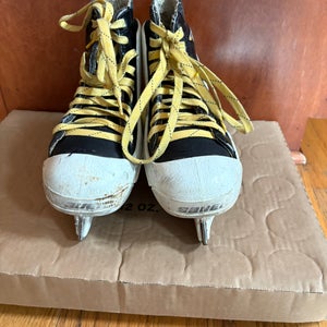 Bauer Supreme 1000 Hockey Goalie Skates Regular Width  Size 5 (Used)