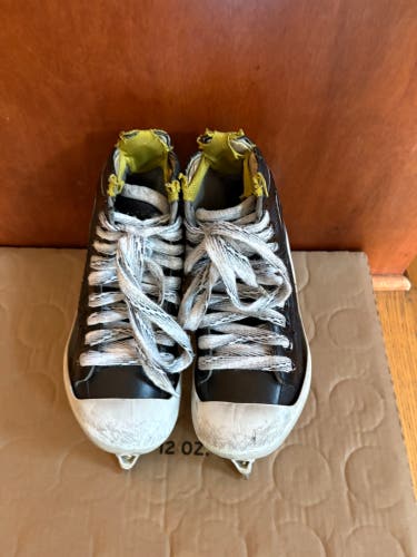 Bauer Supreme One60 Hockey Goalie Skates Regular Width  Size 2 (Used)