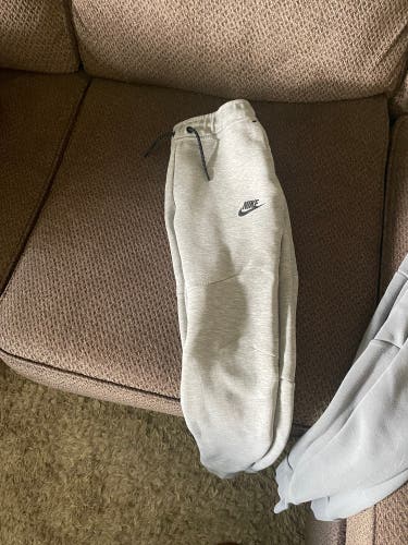 Nike tech boys sweats