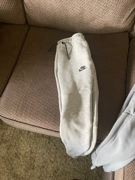 Boys Nike tech boys sweats - Size Medium