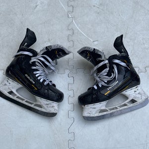 Bauer m5 pro Skates (PLUS BLADES)