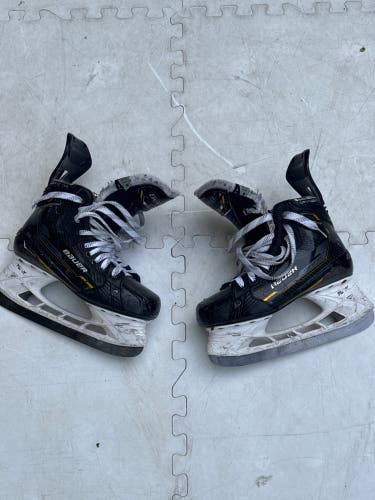 Bauer m5 pro Skates (PLUS BLADES)