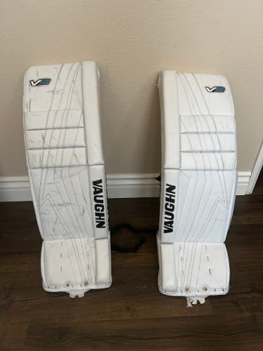 31"  Vaughn V9 Goalie Leg Pads (Used)