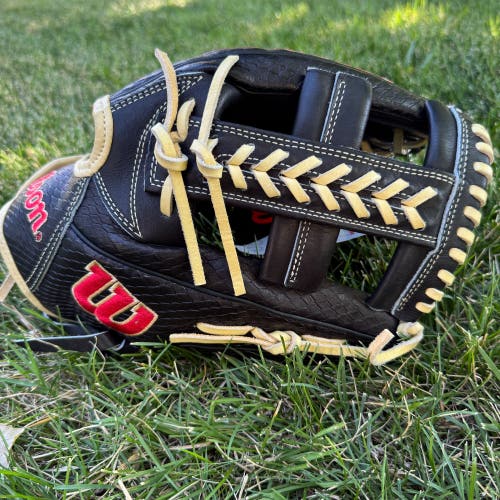 NEW Wilson A2000 FP12 12” Super Snake Skin Infield Fastpitch Softball Glove RHT