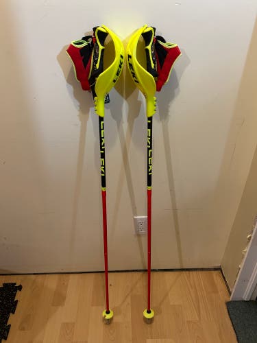 NEW Red Carbon Leki Ski Poles 48in/120cm
