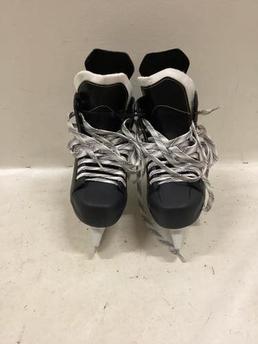 Used CCM TACKS 9040 Intermediate Hockey Skate Intermediate 5.0 11725-S000485041