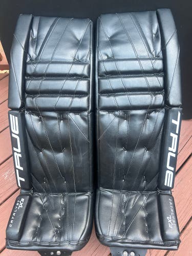 31"  True Catalyst 7X3 Goalie Leg Pads (Used)