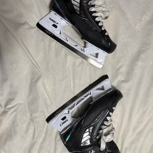 True Catalyst 9X4 Hockey Skates Regular Width  9.5 (Used)