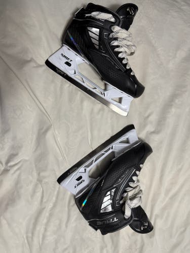 True Catalyst 9X4 Hockey Skates Regular Width 9.5 (Used)
