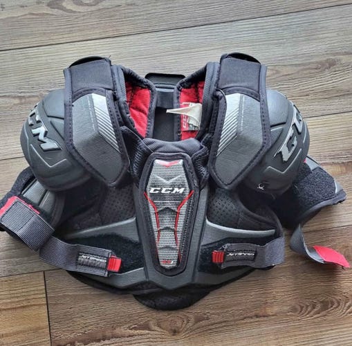Medium Junior CCM Jetspeed Ft370 Shoulder Pads (Used)